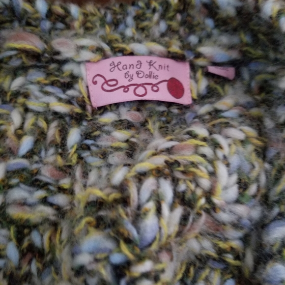 Wool cropped cardigan sweater. Size Medium. Hand Knit by Dollie, wood buttons - Picture 8 of 11